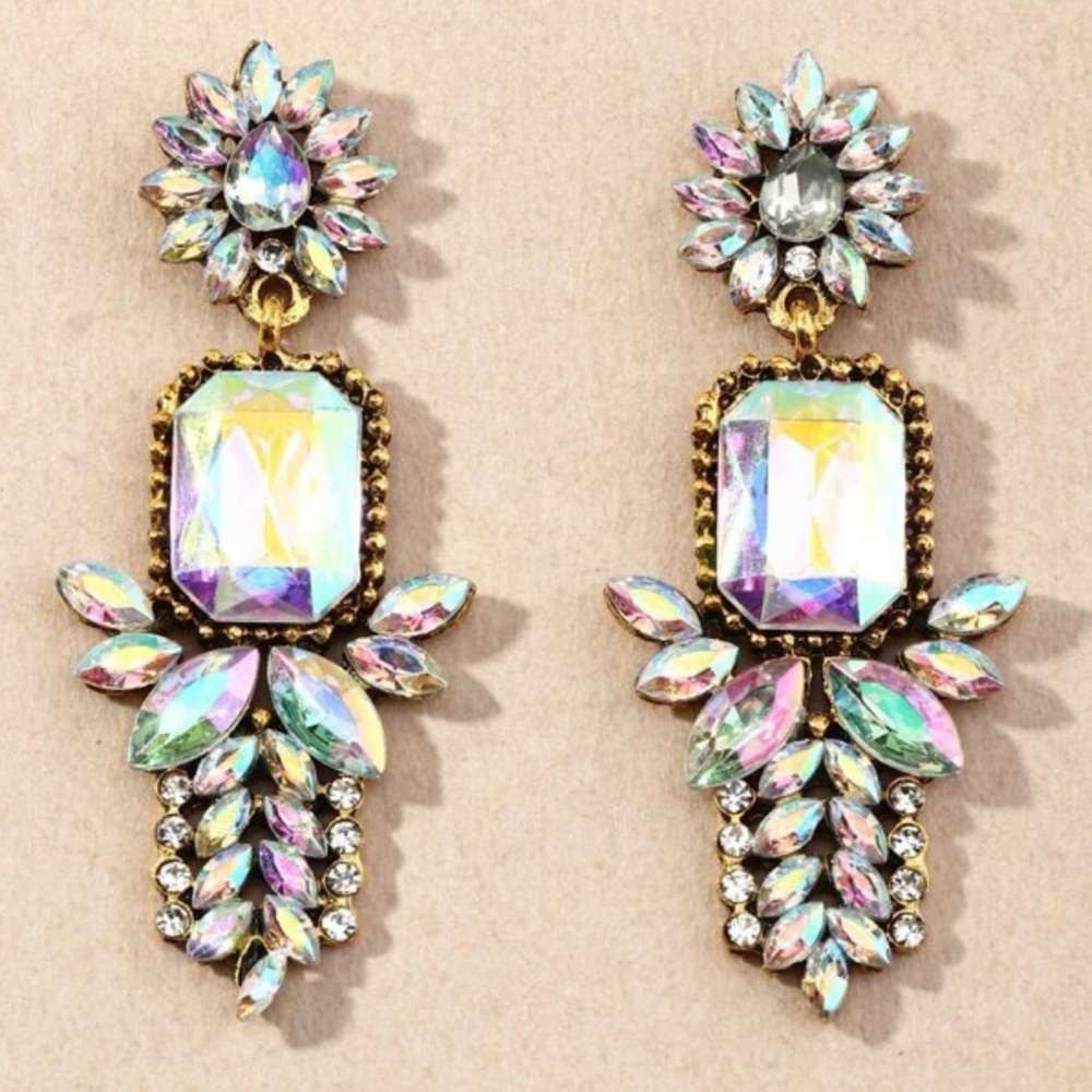 Rainbow light reflective Old Hollywood 1920s earrings / NWOT - Picture 2 of 4